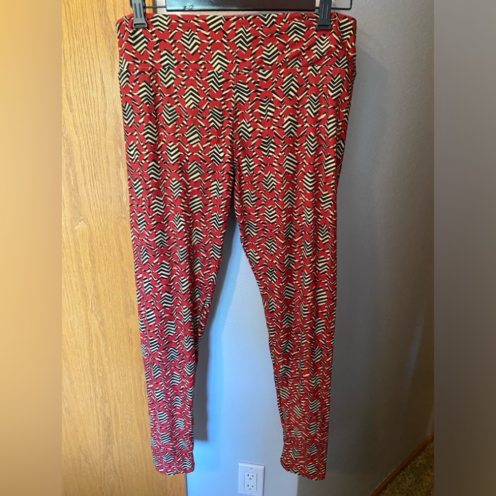 Lularoe Tall & Curvy Leggings Red & Black Stripe